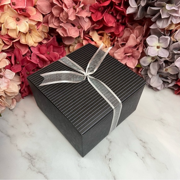 Pearl and Crystal White Flower Bridal Hair Comb - Picture 15 of 16